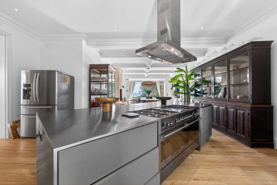 5 Bedroom Property for Sale in Fresnaye Western Cape